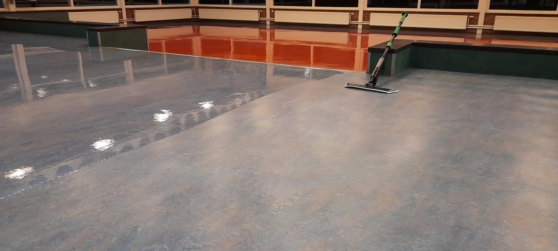 Linoleum reinigen en coaten