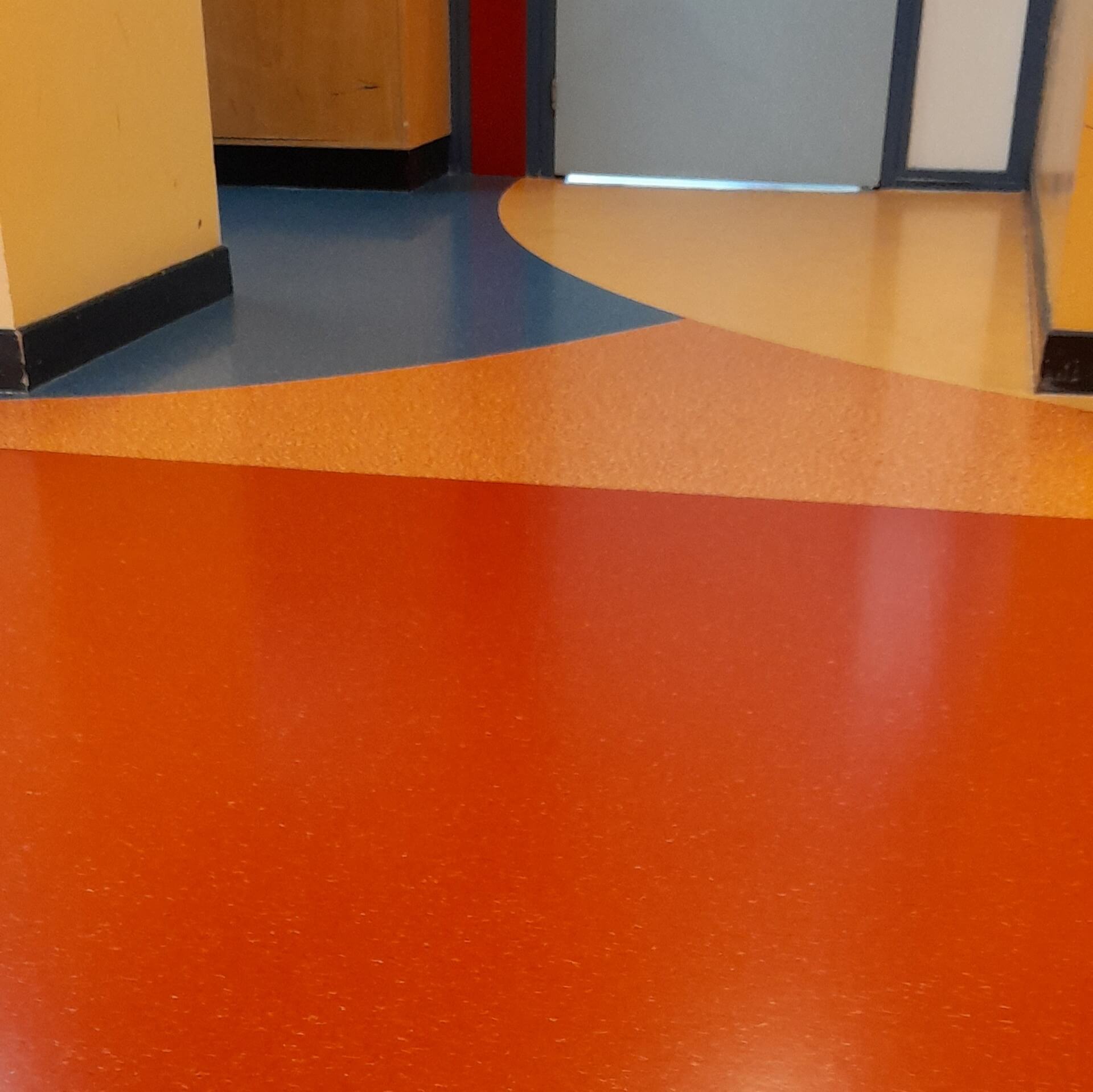 Linoleum reinigen en coaten